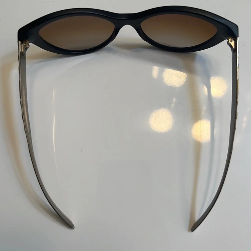 Burberry Sunglasses - Picture 9 of 11